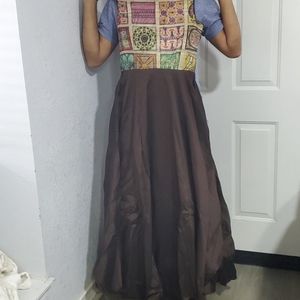 Beautiful dresss can be worn or worn without dupat